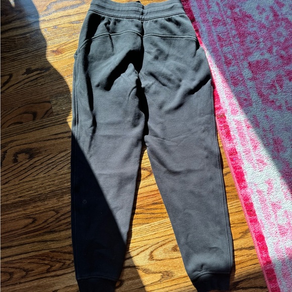 BLACK LULULEMON SCUBA JOGGERS/SWEATPANTS - Picture 2 of 4